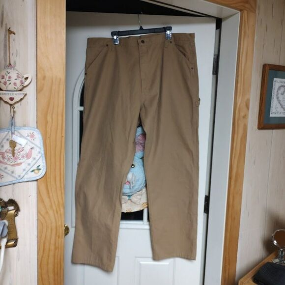 New Wrangler Khaki Colored Relaxed Fit Carpenter Pants Size Men's 42/32 - Picture 1 of 3